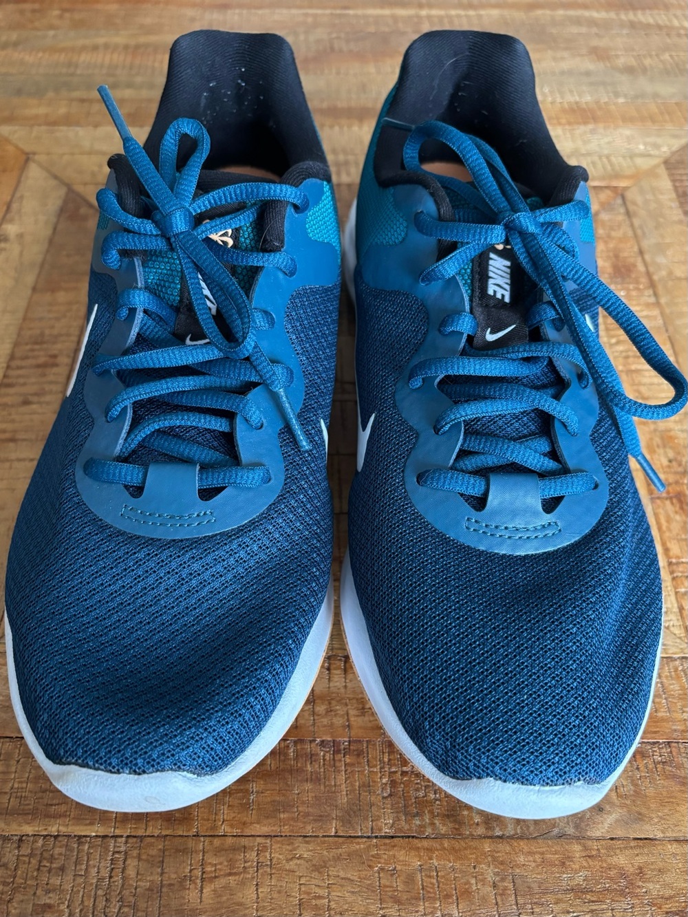 Women’s size 8 Nike Revolution 6 NN